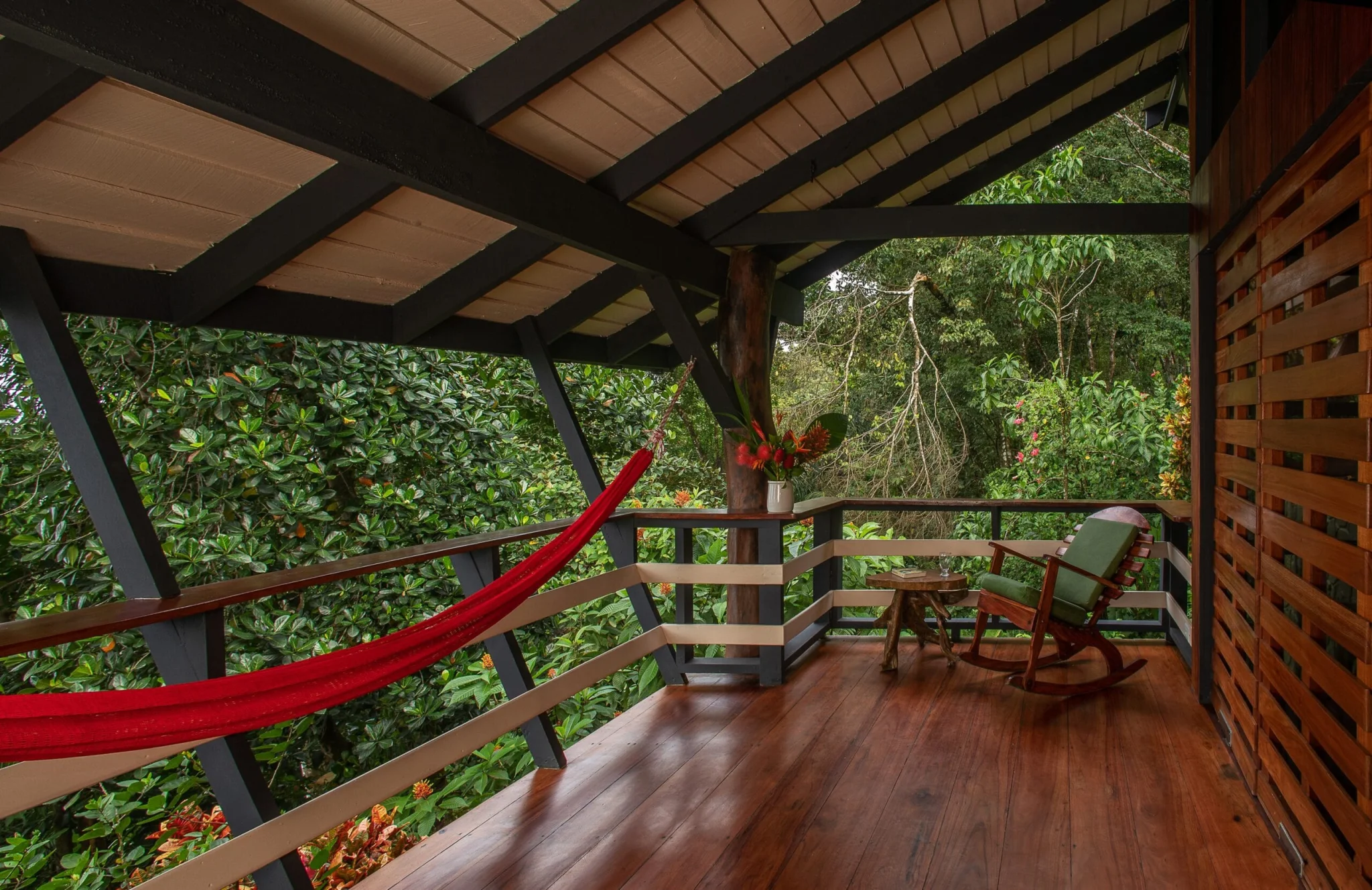Agouti Bungalow porch side view 2